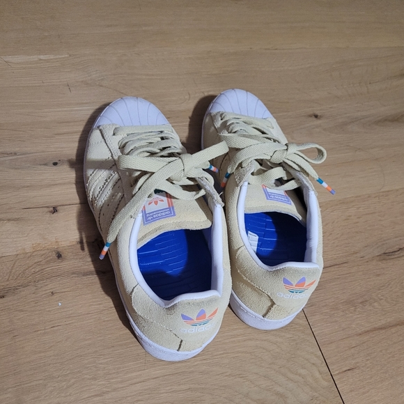 Light yellow Adidas - Picture 2 of 3